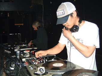 DJ UJI&DJ世音